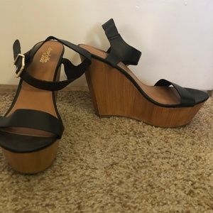 Black and wood wedges